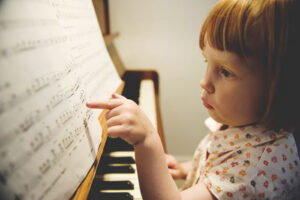 studiare uno strumento musicale aumenta le capacità di lettura