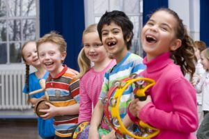 L'esperimento 25 bambini autistici hanno suonato e cantato, 25 no